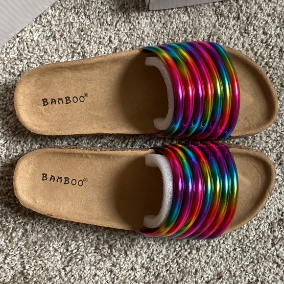 Bamboo Rainbow Slides 🌈 Size 7 - Picture 3 of 4